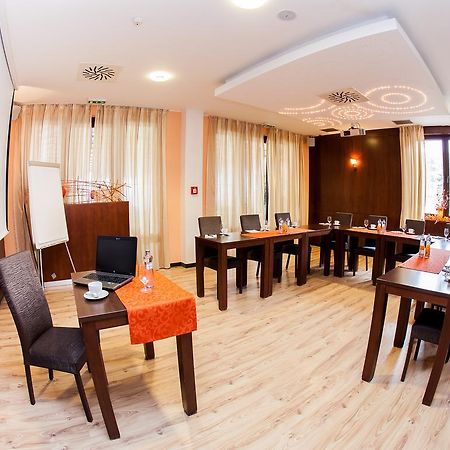 Hotel Impozant Valča 外观 照片