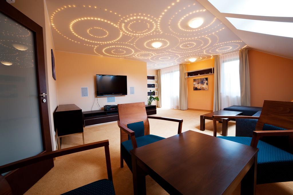Hotel Impozant Valča 外观 照片