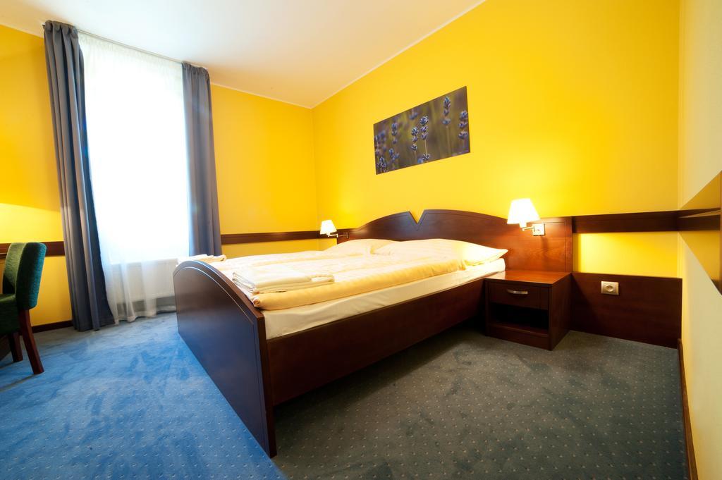 Hotel Impozant Valča 外观 照片