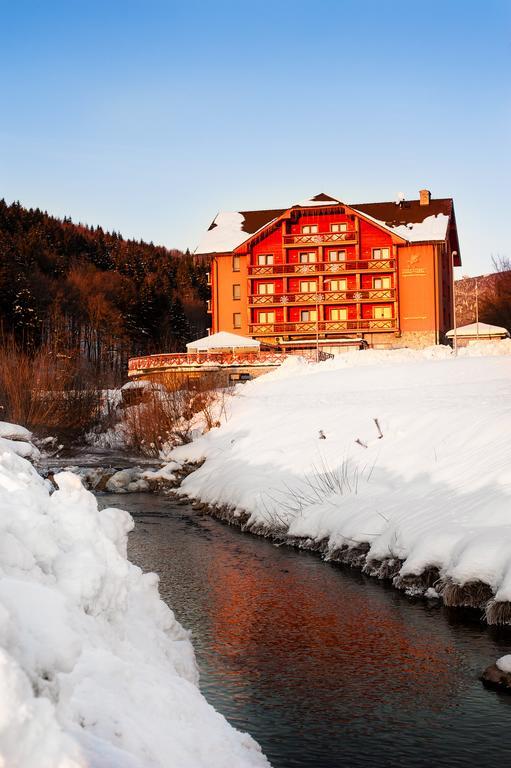 Hotel Impozant Valča 外观 照片