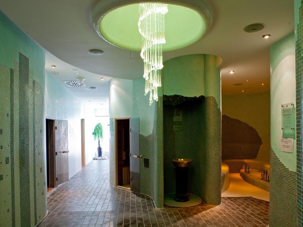 Hotel Impozant Valča 外观 照片